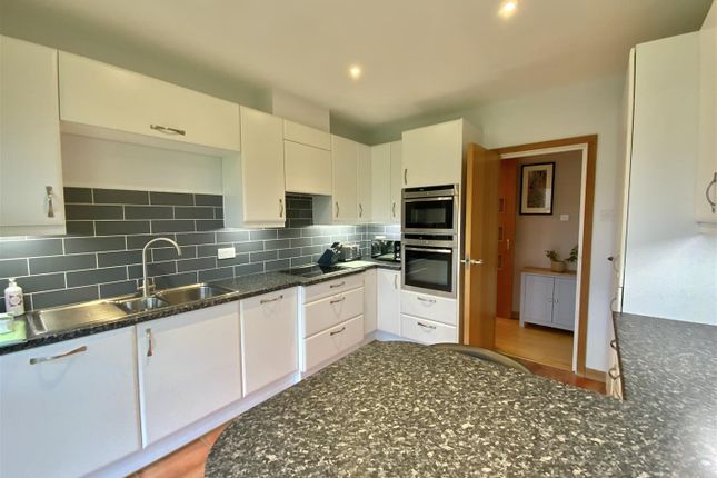 16, Woodward Place, Loughton Lodge photo 3
