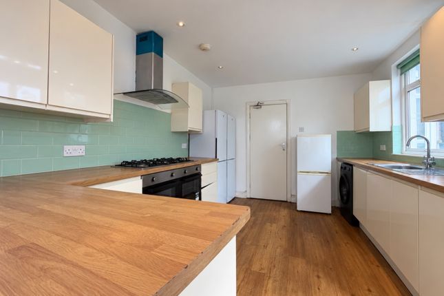 21, Llanbleddian Gardens, Cardiff photo 4
