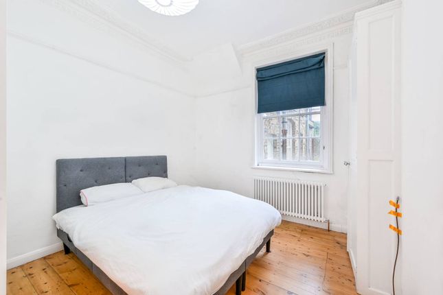 Flat to rent in Foulden Road, Stoke Newington, London