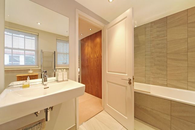 6 Harriet Walk, London photo 4