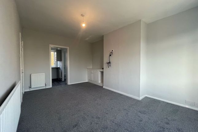 33, Caroline Gardens, Wallsend photo 3