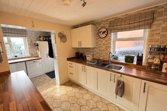 39, Woodlands Avenue, Brecon photo 4