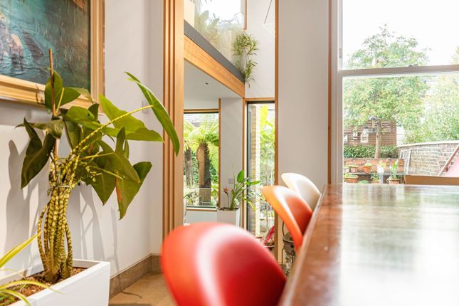 12, Parkfields, London photo 4