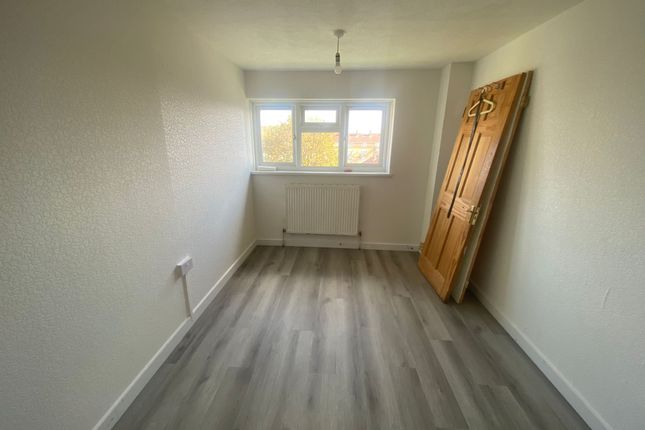 Flat to rent in Jeremys Green, London