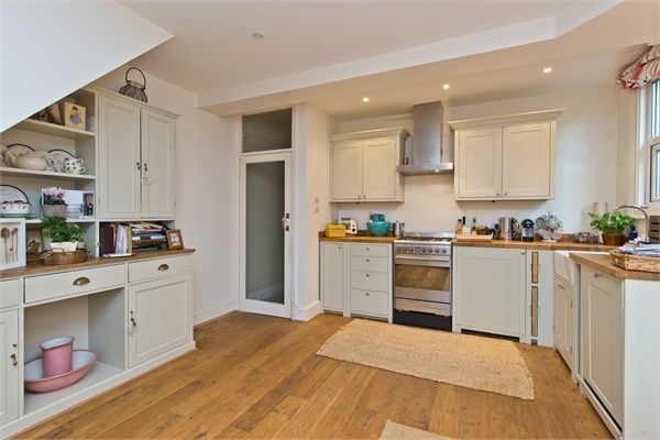 Maisonette to rent in Panmuir Road, London