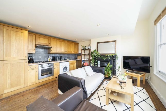 Flat to rent in Helix Gardens, London