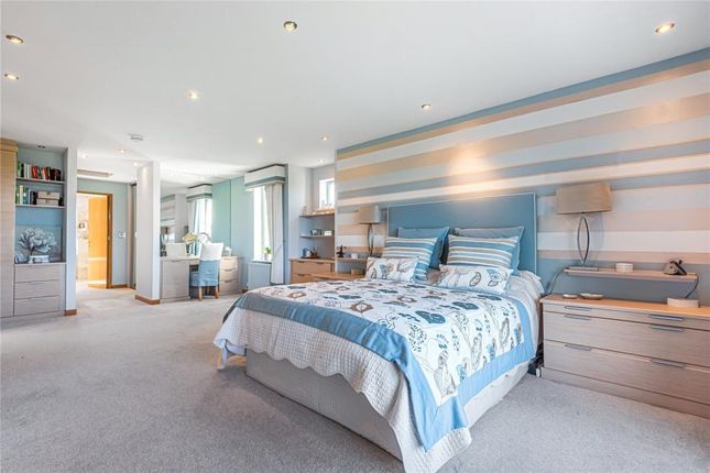 49 Allum Lane, Borehamwood photo 3