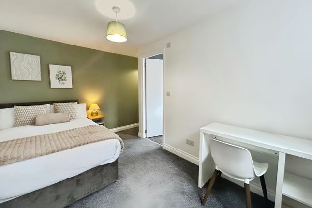 Pbox-Bedroom-322878.Jpg