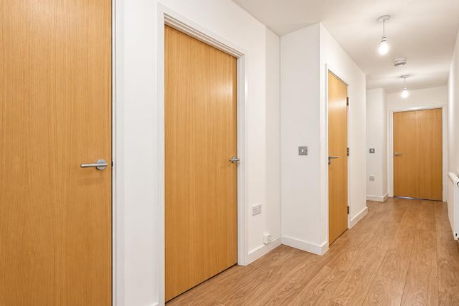 9 Telford Road, London photo 2
