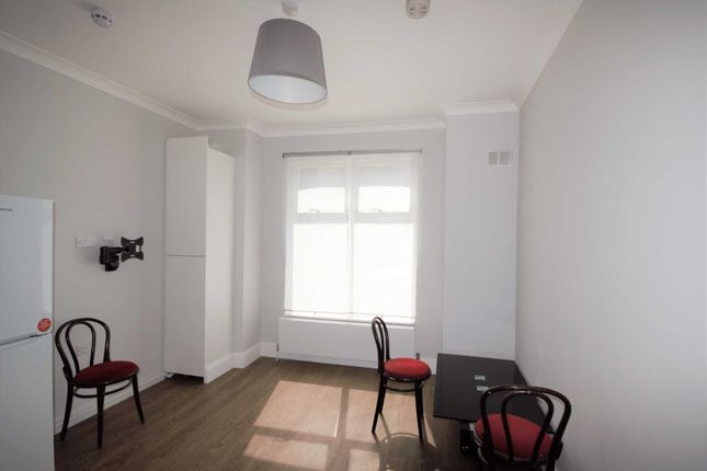 Thumbnail Flat to rent in Vale Grove, Acton