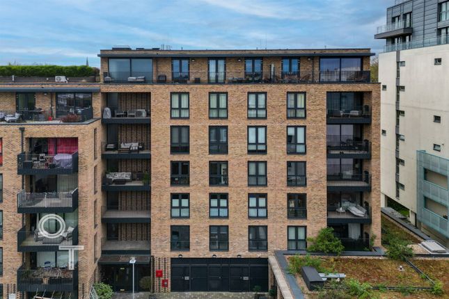 Thumbnail Flat for sale in Centric Close, London