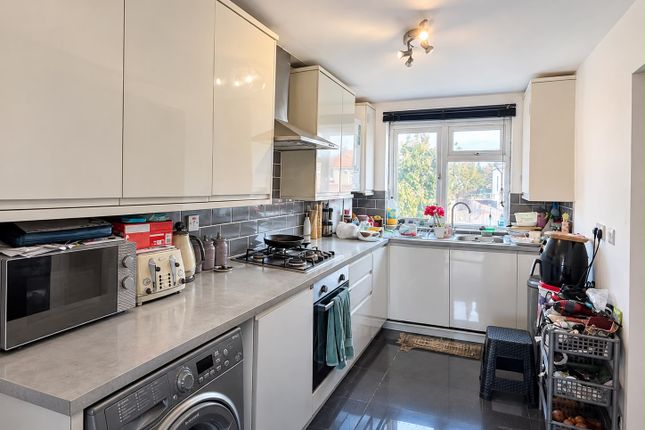 8B, Whiteford Road, Slough photo 3