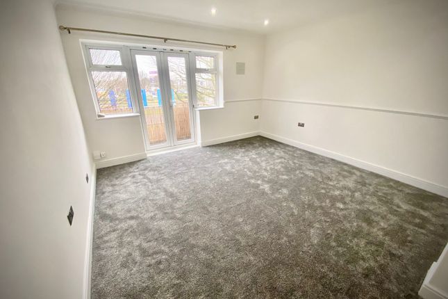Thumbnail Flat to rent in Devonshire Way, Hayes