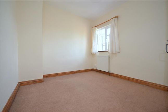 5, High Street, Denford photo 4
