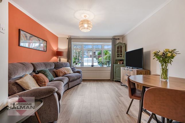 10 Bramley Close, Wilmslow photo 2