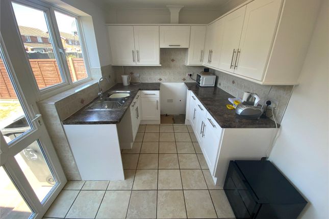 13, Lara Close, Bournemouth photo 3