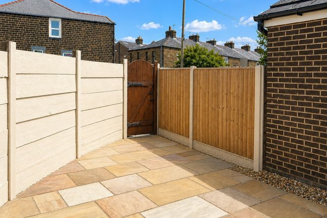 1, Stanbury Close, Burnley photo 4