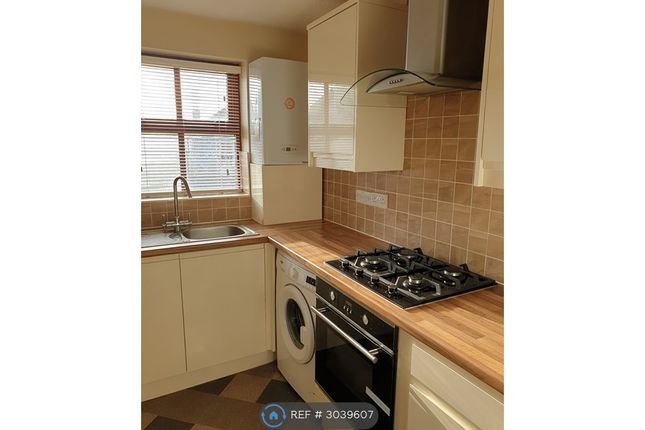 Flat, Fountain Court Hill Lane, Colden Common, Winchester photo 2