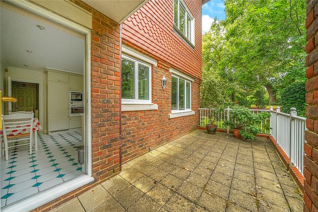 15, Carrington Place, Esher photo 3