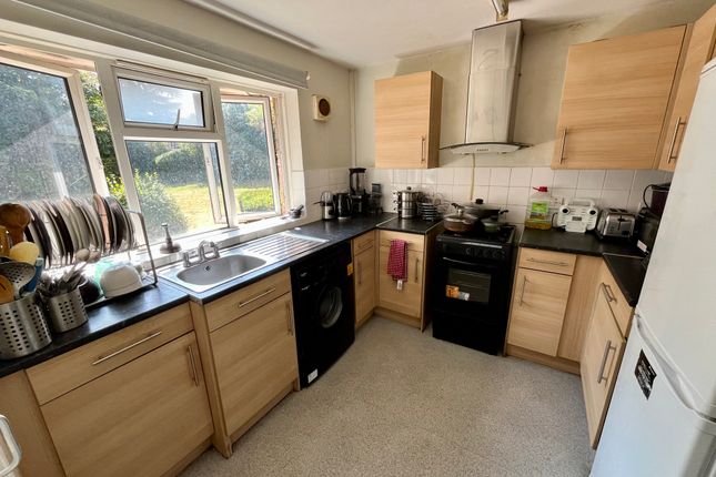 Flat 7 Old Ford House, Hilliers Lane, Beddington photo 3