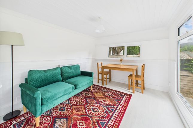37A, Seventh Avenue, Garston Park, Reading photo 3