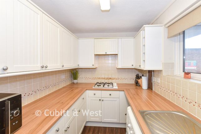 16, Boswell Road, Crawley photo 3