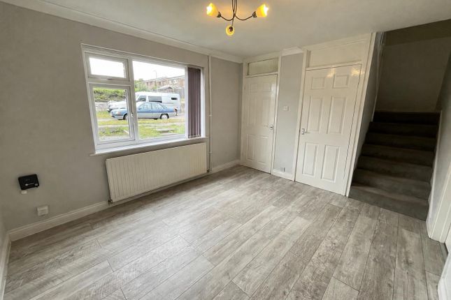 33, Lakeland Drive, LOWESTOFT photo 2