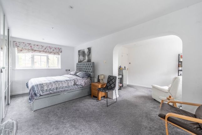 Wakehams Hill, Pinner photo 4