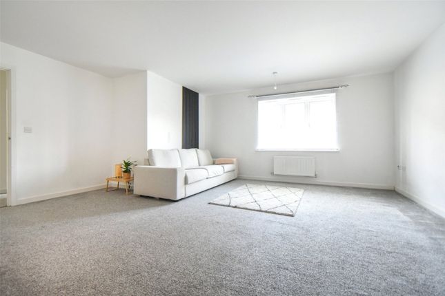52, Runnymede Drive, Hook photo 3