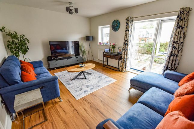 8, Wyatt Close, Dursley photo 2