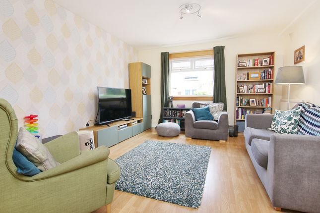 27, Gilmerton Dykes Place, Edinburgh photo 3