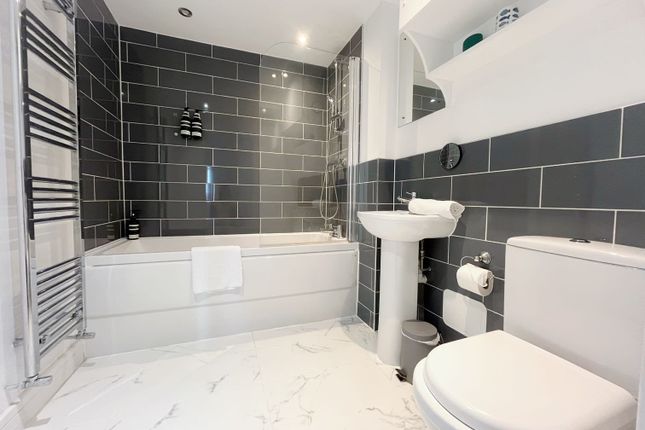 Flat 10, Belle Vue Court, Easton, Bristol photo 2