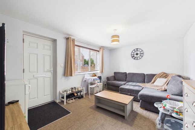 32, Rookery Crescent, Rochester photo 3