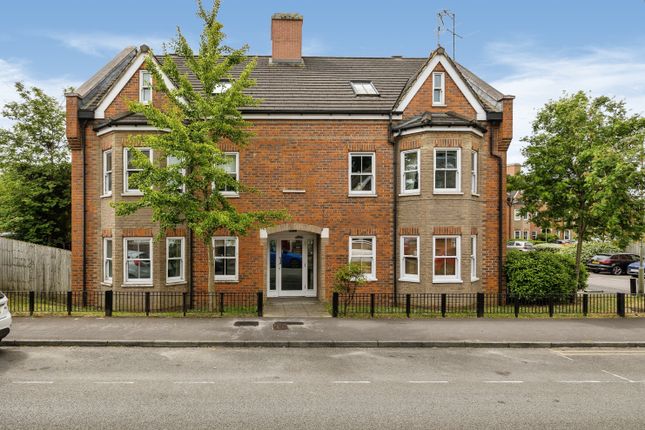 Thumbnail Flat for sale in Markenfield Road, Guildford