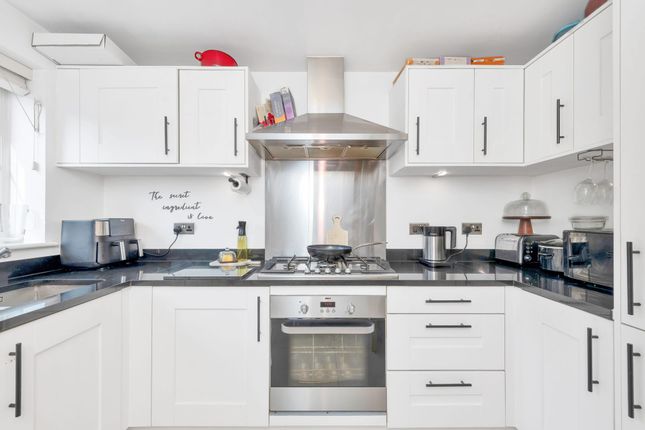 9 Parker Drive, Buntingford photo 4