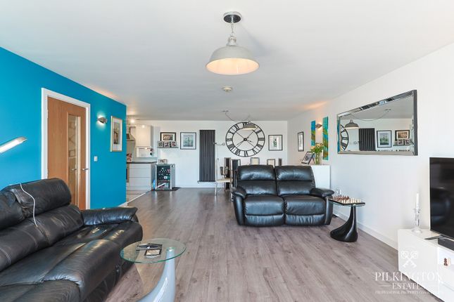 Flat 27, 17 Marrowbone Slip, Devon photo 4