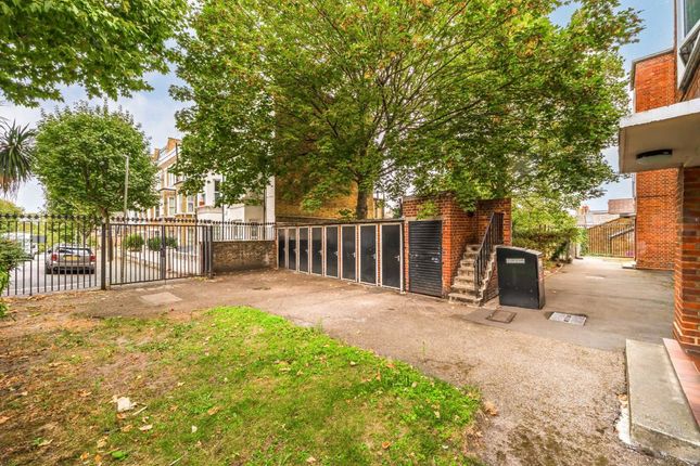 21, Gowrie Road, London photo 4