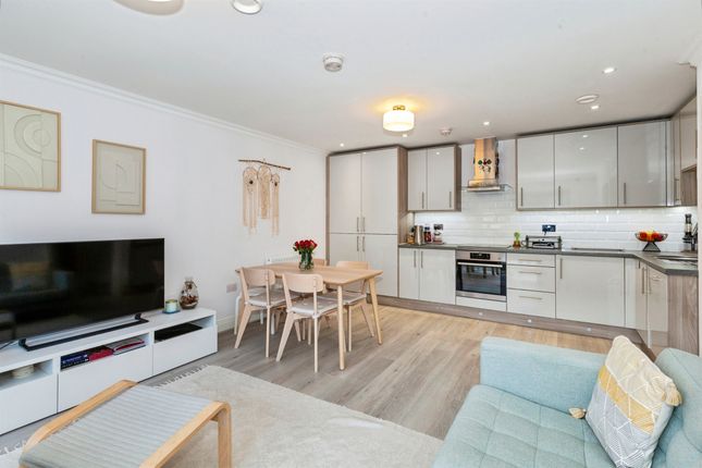 Apartment 4, Tresco, 83-95, Windsor Road, Slough photo 3
