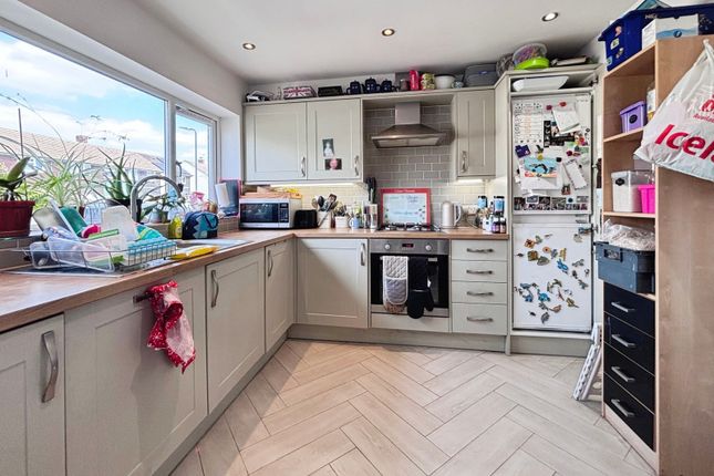 18a, Ewins Close, Ash Vale photo 2