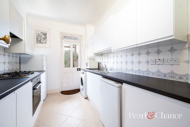 Thumbnail Flat to rent in Sedgemere Avenue, London