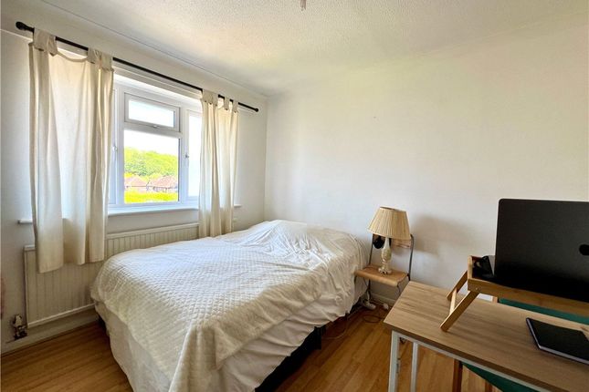 26, Tychbourne Drive, Surrey photo 4