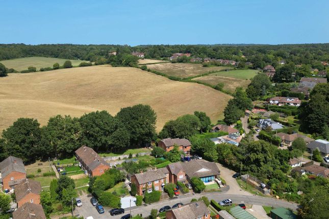 2, Gomms Wood Close, Beaconsfield photo 4