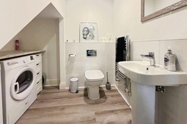 5, Ridges Rise, Camberley photo 3