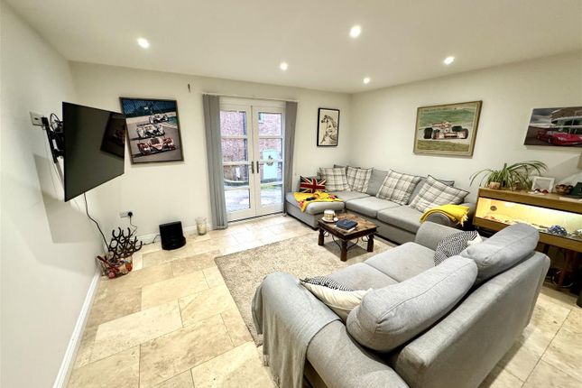 5 Florence Gardens, Chepstow photo 4