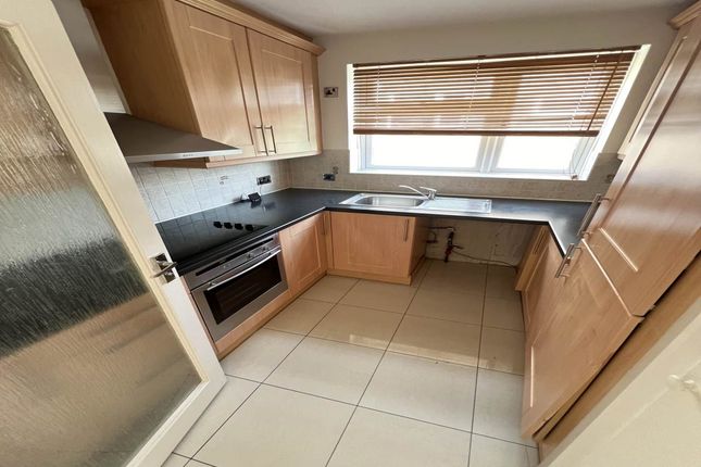 Flat to rent in Daneglen Court, London Road, Stanmore