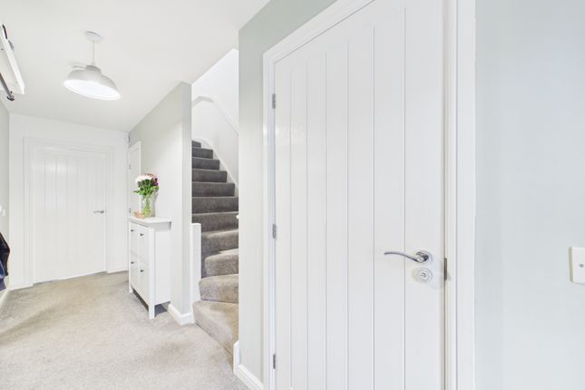 31, Brentford Drive, Hull photo 2