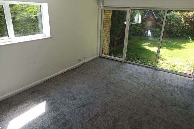 Flat to rent in Arncliffe Road, West Park, Leeds