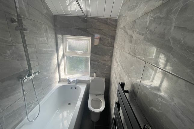 19, ROSEDALE AVENUE, BRADFORD photo 3