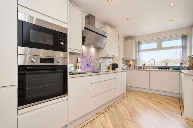 176 Blackburn Road, Chorley photo 3