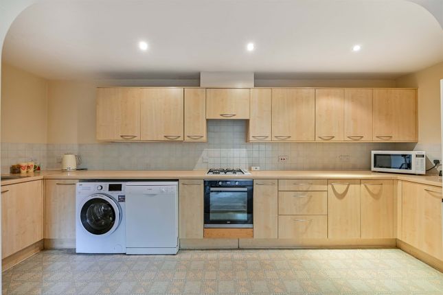22, Farringdon Court, Erleigh Road, Reading photo 2